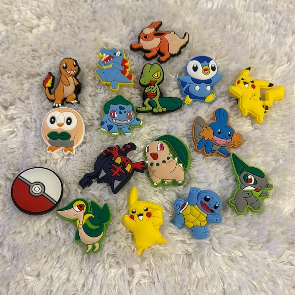 16PC Pokémon Croc Charms